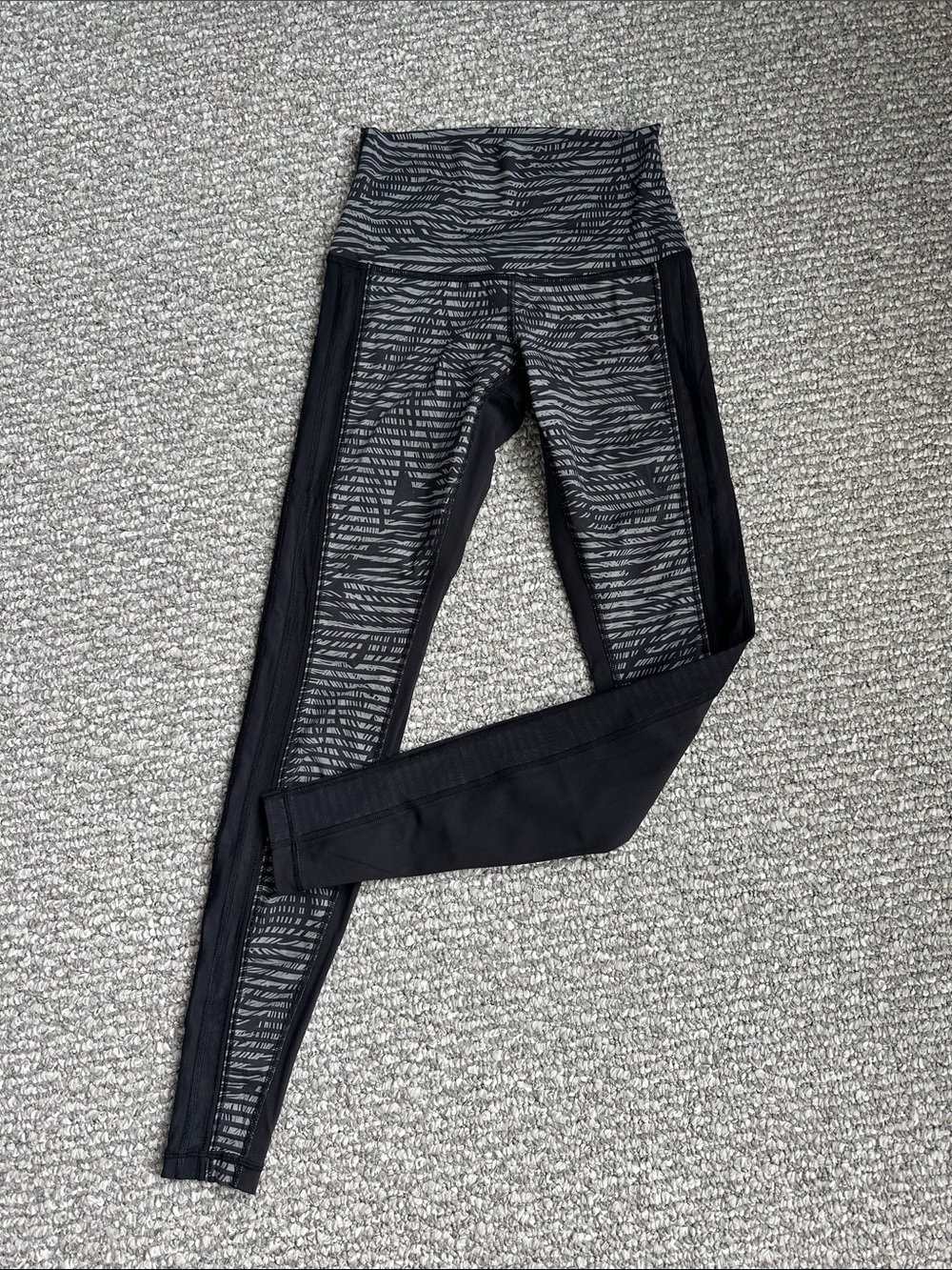 LULULEMON - Black Striped Mesh Paneled Workout Leggings